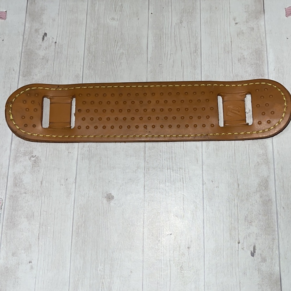 Authentic Louis Vuitton leather shoulder strap grip. - Picture 2 of 3